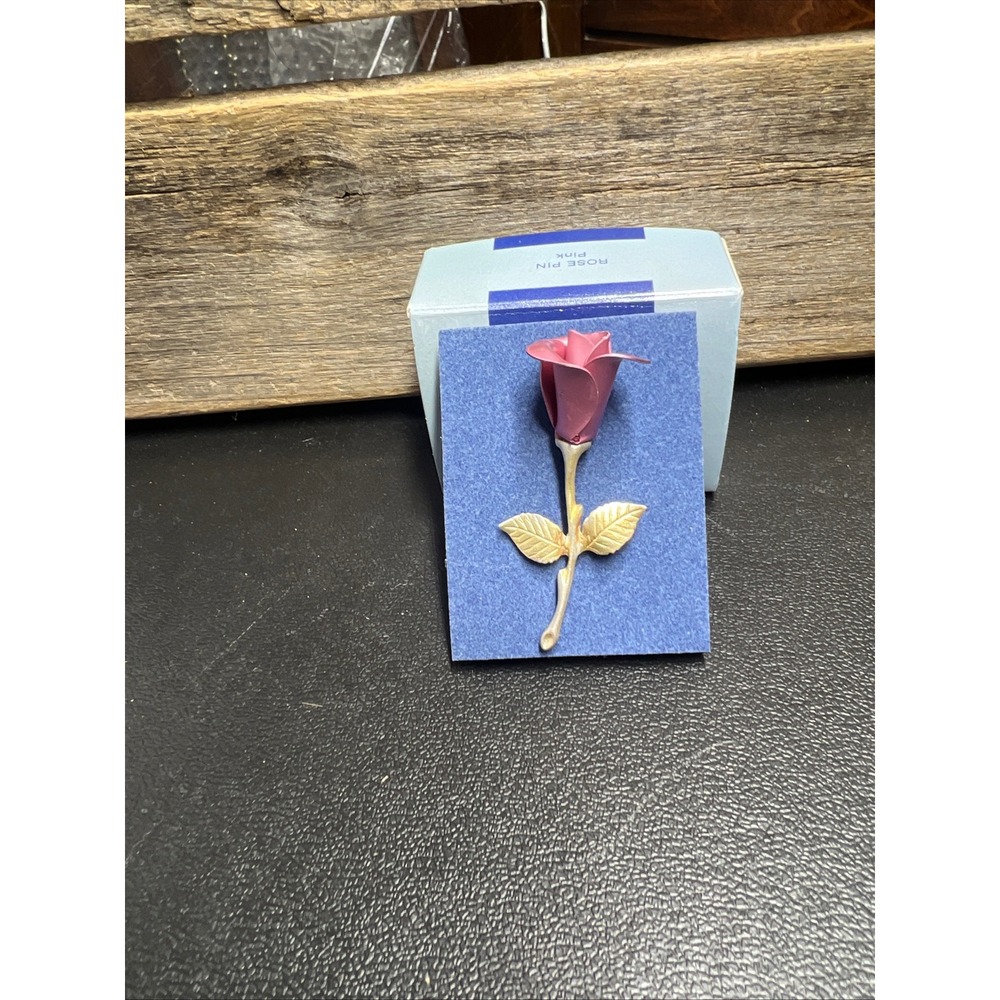 Vintage Avon Pink Rose Bud Pin Brooch Gold Tone Stem Floral Jewelry in Box